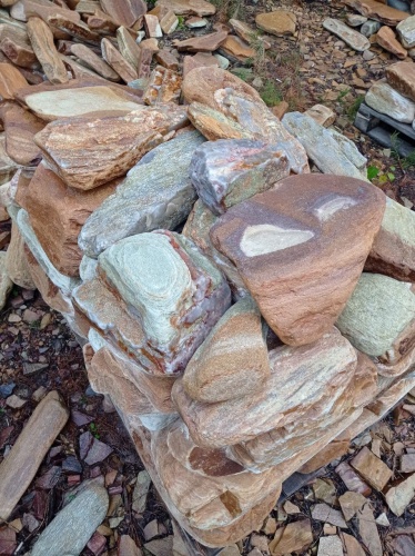 Златолит жёлтый, жёлто-зелёный глыбки и валуны для ланшафтного дизайна купить в Курске