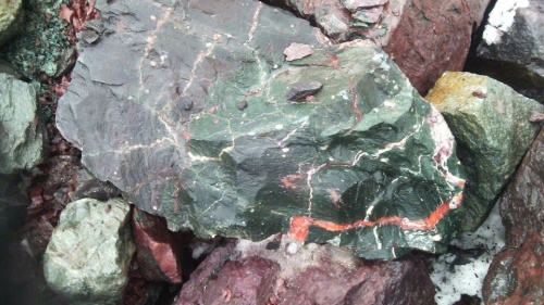 Гигантские зелёные валуны для ландшафтного дизайна весом более 5 тонн купить в Курске