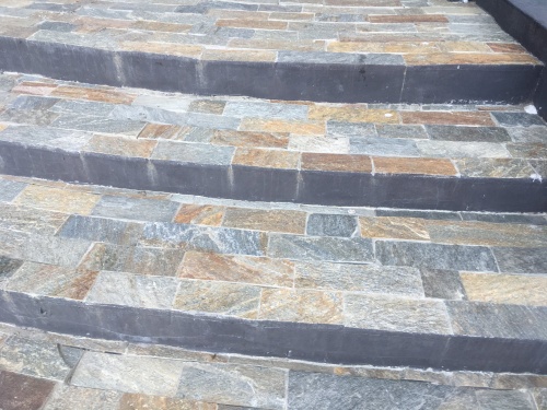 Плитка из Златолита Уральского для лестницы купить в Курске