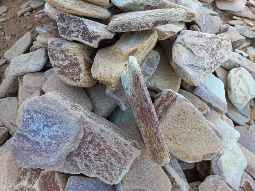 Златолит жёлтый, жёлто-зелёный глыбки и валуны для ланшафтного дизайна купить в Курске