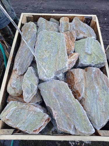 Златолит жёлтый, жёлто-зелёный глыбки и валуны для ланшафтного дизайна купить в Курске