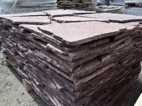 Плитняк лемезит бордовый для облицовки цоколя 20-25 мм  купить в Курске