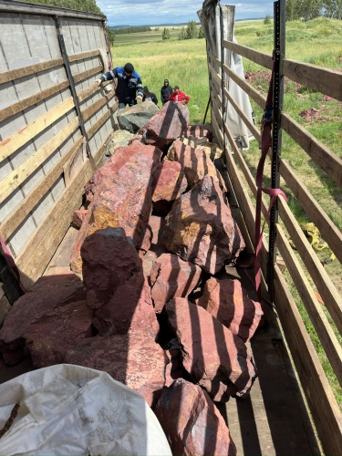 Ландшафтные глыбы красно-фиолетовые 200-1000 килограмм купить в Курске