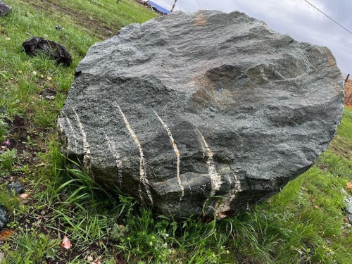 Гигантские зелёные валуны для ландшафтного дизайна весом более 5 тонн купить в Курске