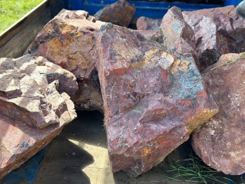 Ландшафтные глыбы красно-фиолетовые 200-1000 килограмм купить в Курске