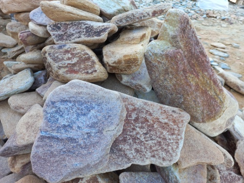 Златолит жёлтый, жёлто-зелёный глыбки и валуны для ланшафтного дизайна купить в Курске