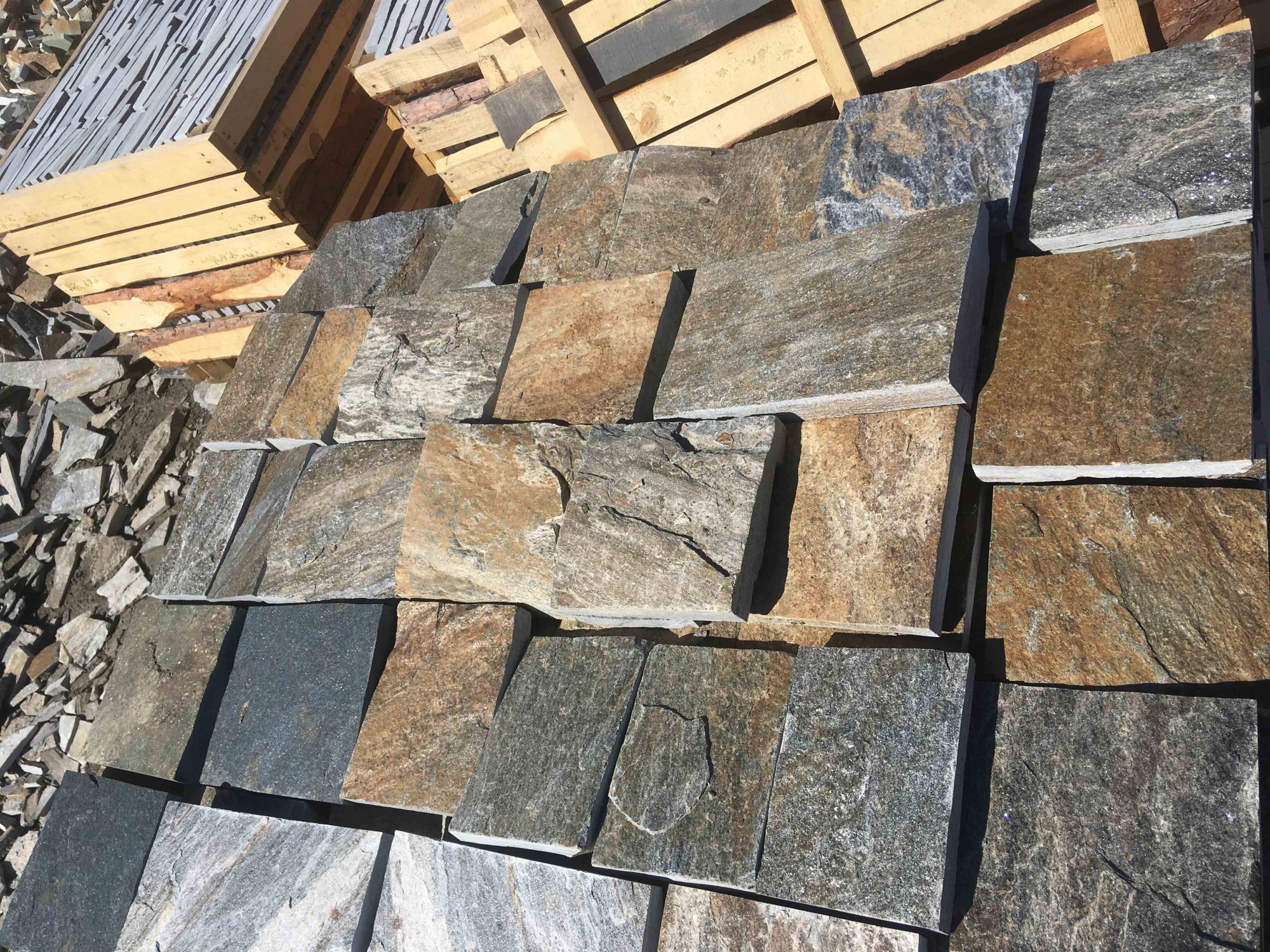 Плитка пилёная златолит Уральский для цоколя, отмостки купить в Курске