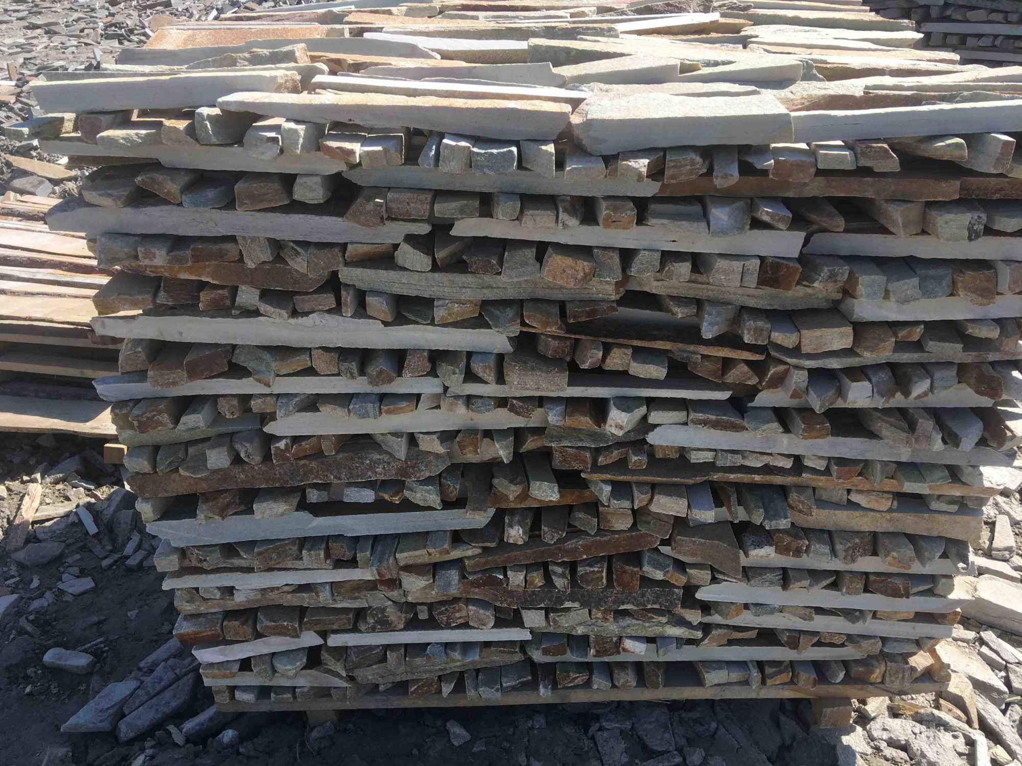 Горбушка златолит золотистый для облицовки купить в Курске