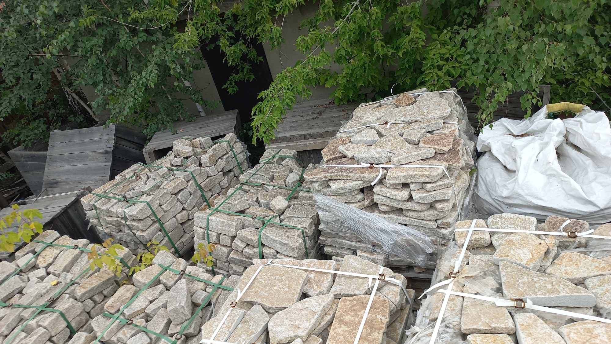 Плитняк гранитный галтованный купить в Курске