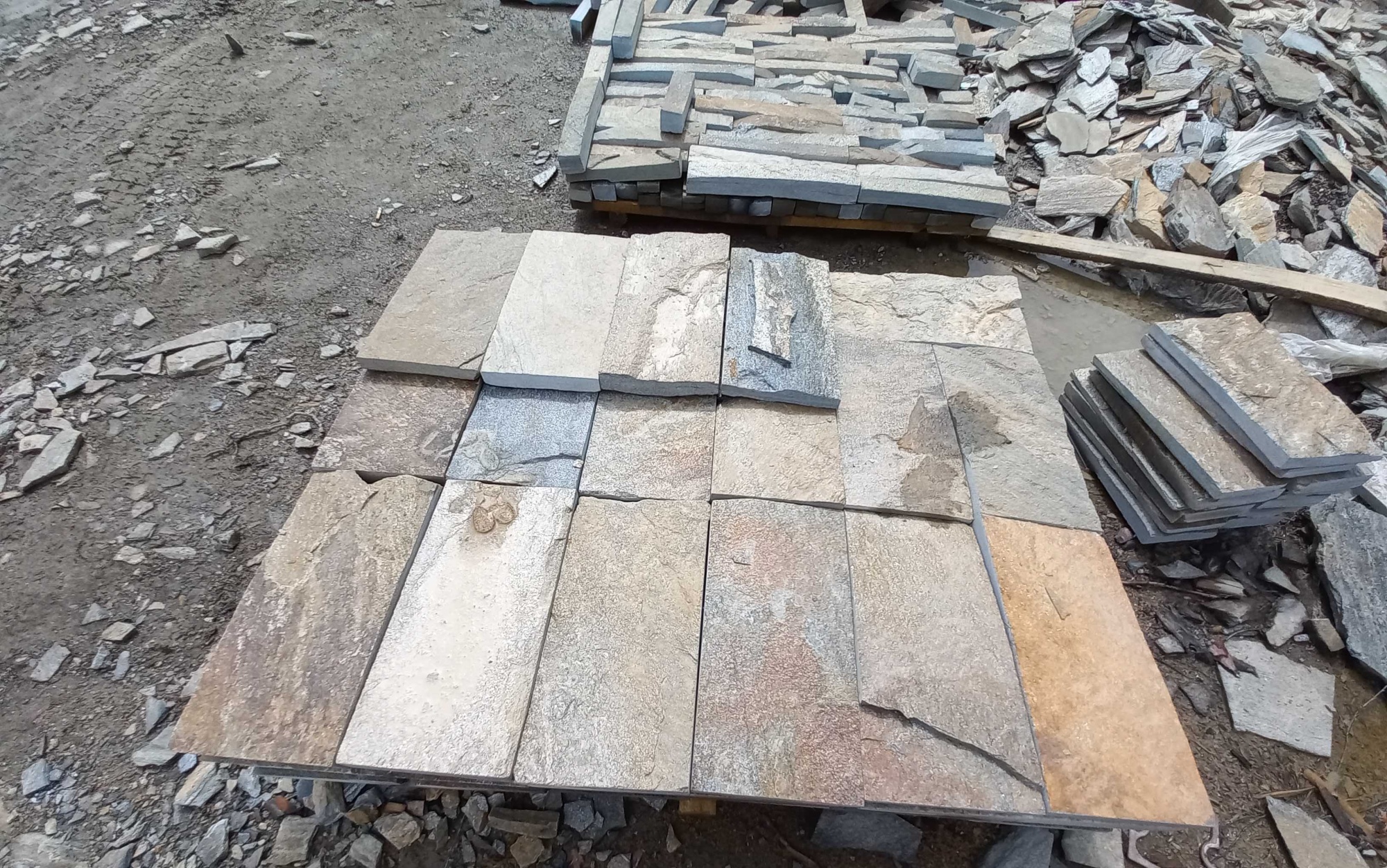 Плитка пилёная златолит Уральский для цоколя, отмостки купить в Курске