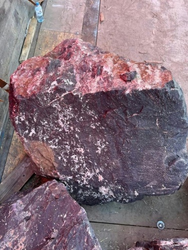 Камни для ландшафтного дизайна красно-фиолетовые 10-60 килограмм купить в Курске