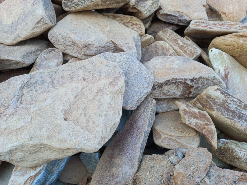 Златолит жёлтый, жёлто-зелёный глыбки и валуны для ланшафтного дизайна купить в Курске