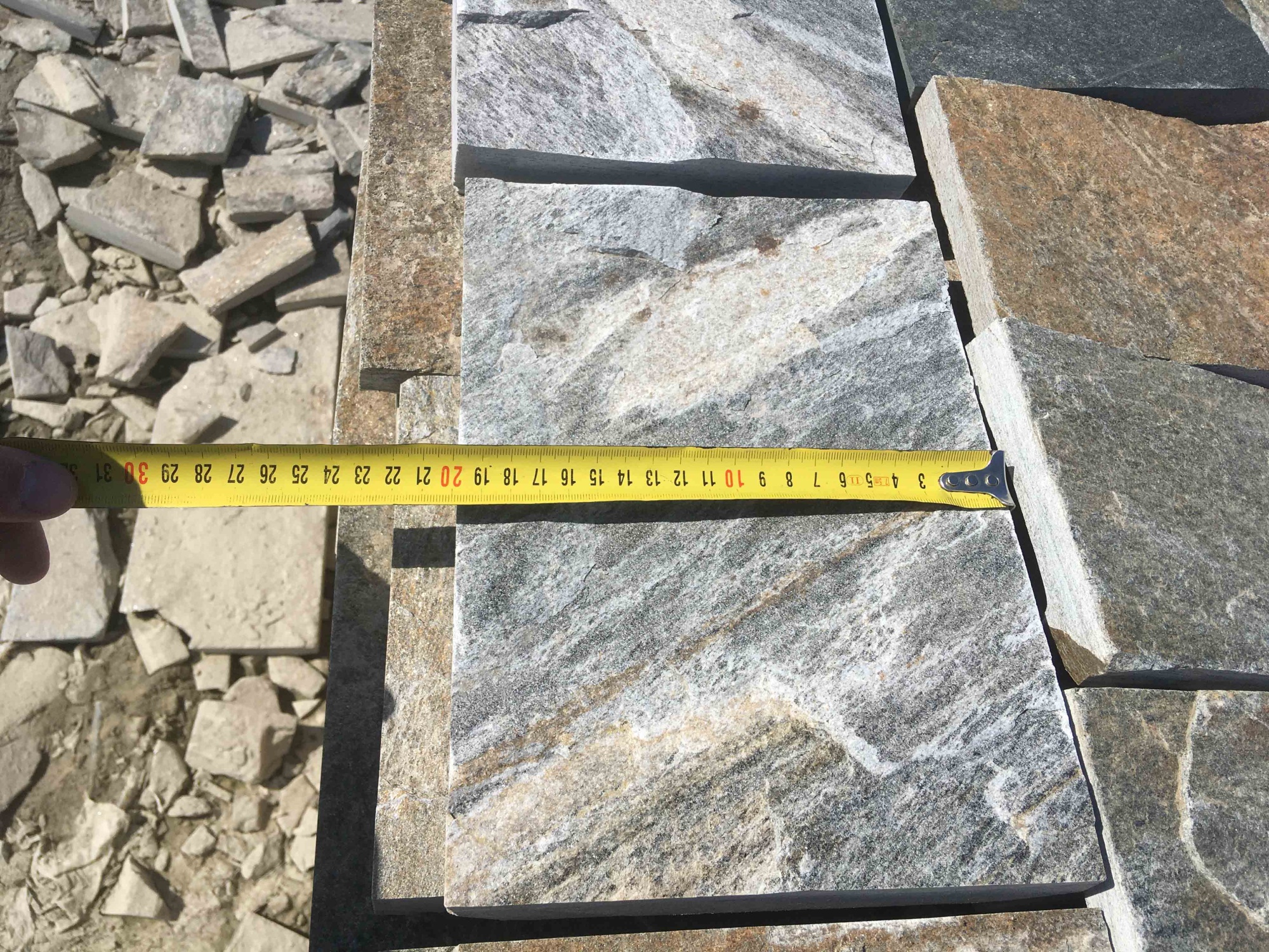 Плитка пилёная златолит Уральский для цоколя, отмостки купить в Курске