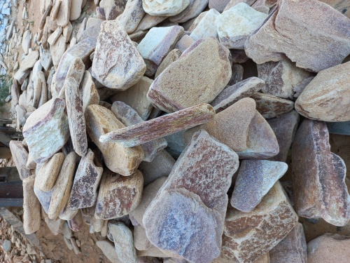 Златолит жёлтый, жёлто-зелёный глыбки и валуны для ланшафтного дизайна купить в Курске