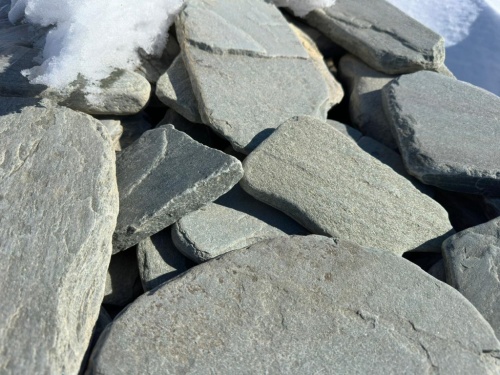 Плитняк златолит зелёный галтованный для цоколя купить в Курске