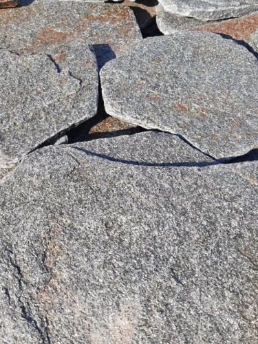 Златолит серебристый галтованный для лестниц купить в Курске