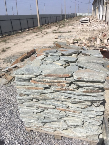 Златолит серебристый галтованный для лестниц купить в Курске