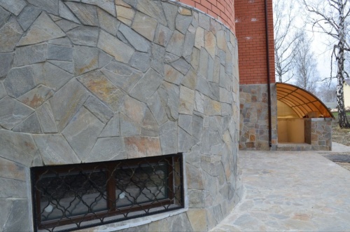 Плитняк златолит Уральский для цоколя, отмостки купить в Курске